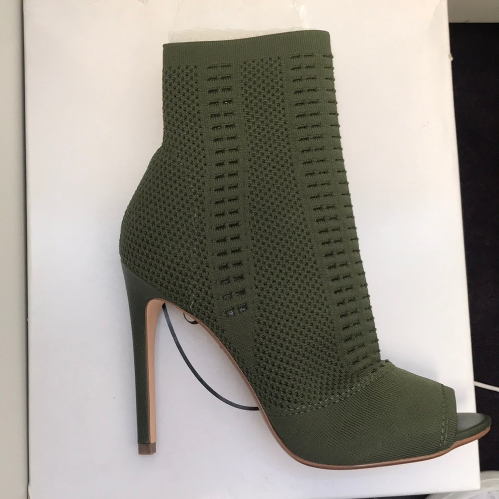 STEVE MADDEN “CANDID”